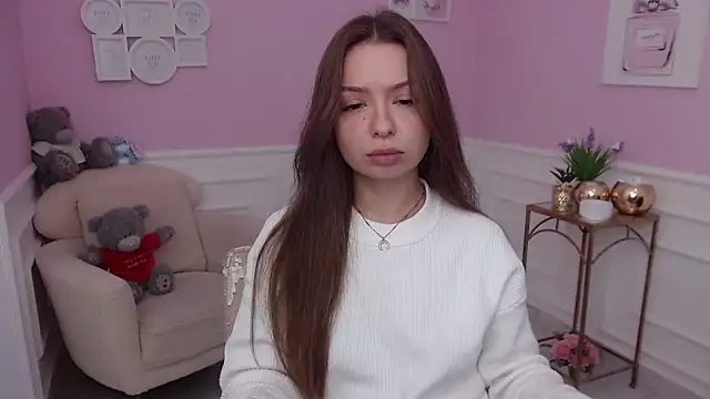 LucySkilar online show from 11-04-25, 05:44