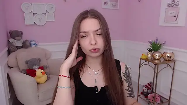 LucySkilar online show from 09-28-25, 04:19