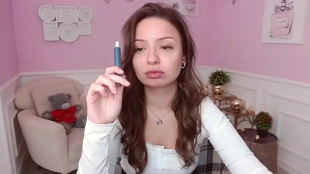 LucySkilar online show from 07-10-26, 04:12