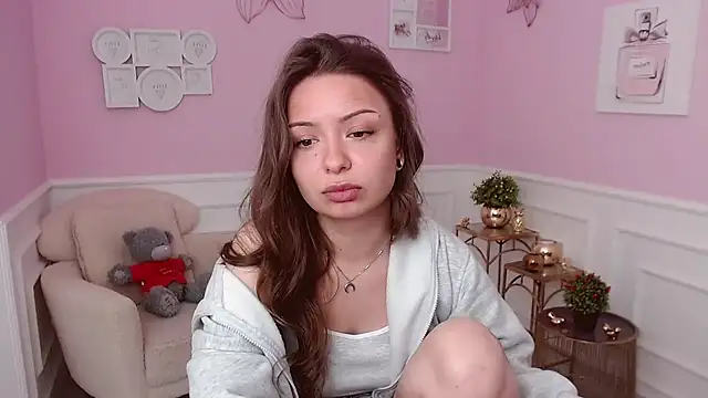 LucySkilar online show from 05-08-26, 04:16