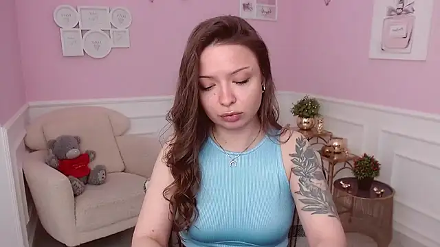 LucySkilar online show from 04-07-26, 04:14