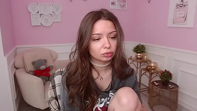 LucySkilar online show from 04-23-26, 04:08