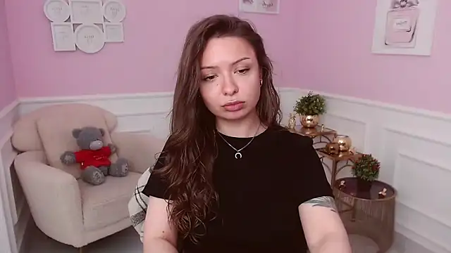 LucySkilar online show from 05-12-26, 05:59