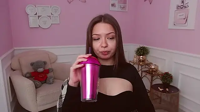 LucySkilar online show from 07-16-26, 04:42