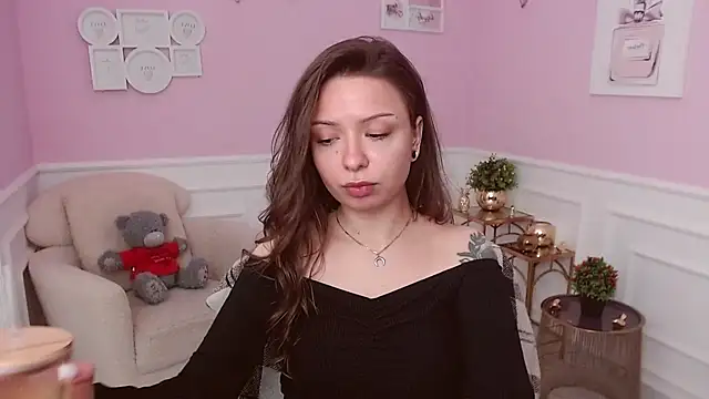 LucySkilar online show from 05-19-26, 04:08