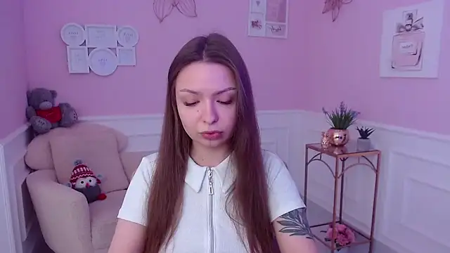 LucySkilar online show from 01-28-25, 05:22