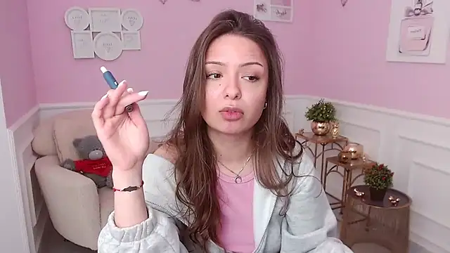 LucySkilar online show from 05-03-26, 04:17