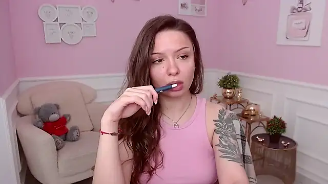 LucySkilar online show from 04-03-26, 04:08