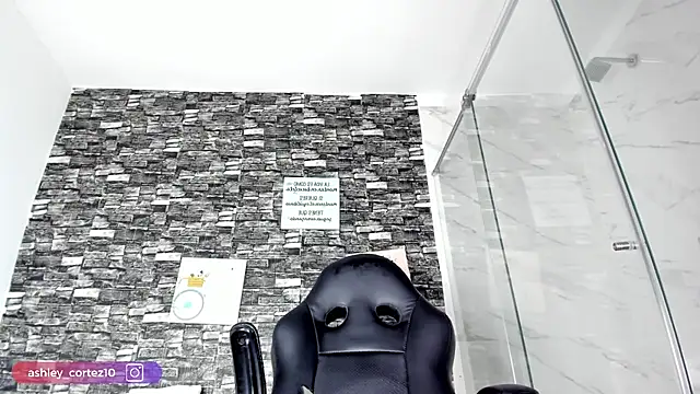 Snapshot of ashley_crotez chatting on 09-16-25, 04:02 ashley crotez online show from 09-16-25, 04:02