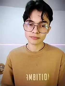 Snapshot of Dmitri_Aksnes chatting on 11-26-25, 11:05 Dmitri Aksnes online show from 11-26-25, 11:05