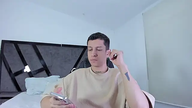 Snapshot of AgarEvans chatting on 02-09-26, 04:21 AgarEvans online show from 02-09-26, 04:21