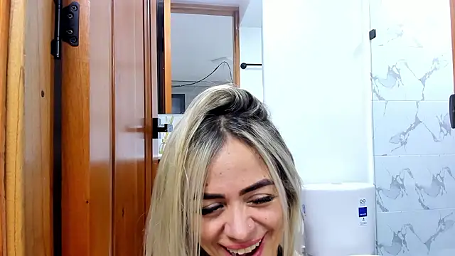 nicole valencia  online show from 03-26-26, 03:10