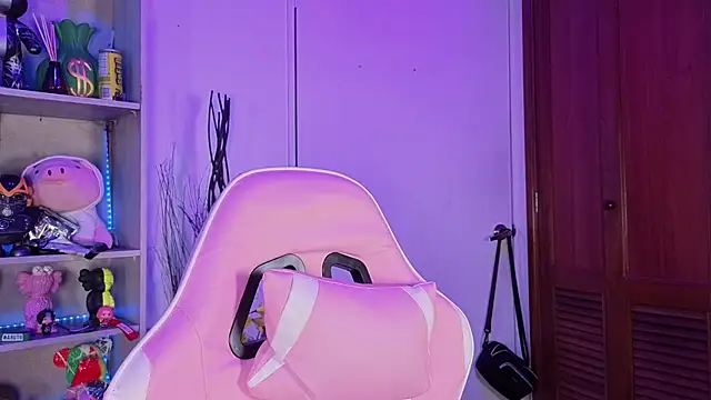 EmilyMiller  online show from 09-24-25, 05:19