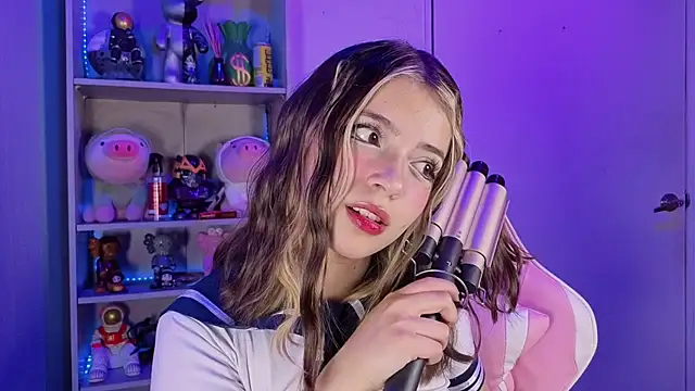 EmilyMiller  online show from 10-17-25, 05:26