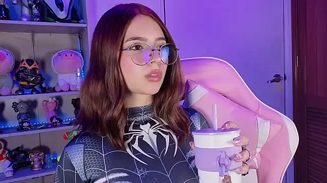 EmilyMiller  online show from 11-01-25, 09:19