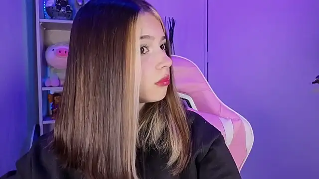 EmilyMiller  online show from 10-14-25, 05:13