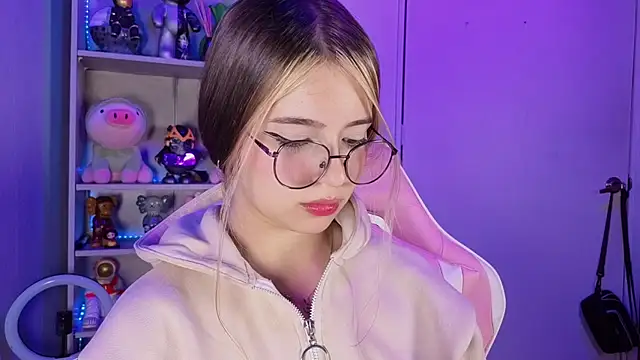 EmilyMiller  online show from 10-04-25, 09:05