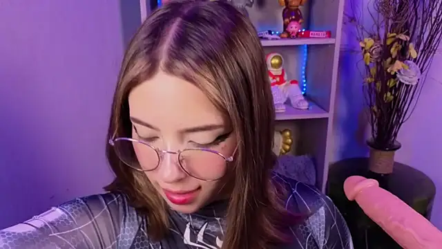 EmilyMiller  online show from 03-10-26, 04:22