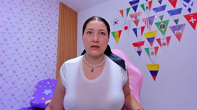 Snapshot of Soyqueen chatting on 07-24-26, 06:09 Soyqueen online show from 07-24-26, 06:09