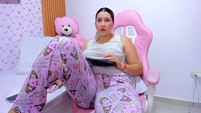 Snapshot of Soyqueen chatting on 05-30-26, 03:35 Soyqueen online show from 05-30-26, 03:35