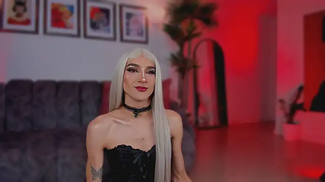 Taylor  foxxx online show from 11-28-25, 05:18