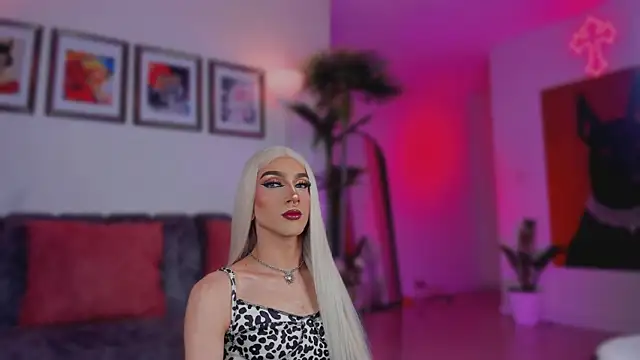 Taylor  foxxx online show from 10-25-25, 05:39