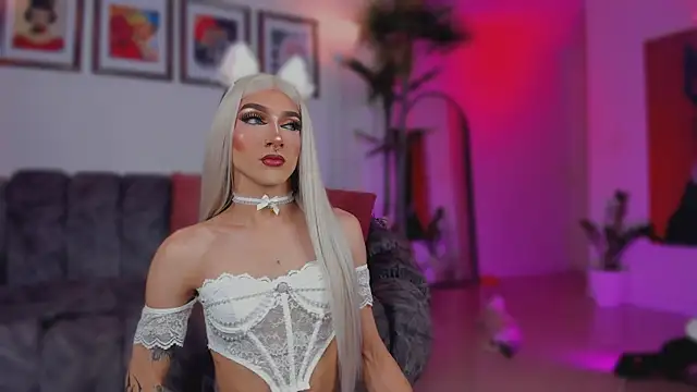 Taylor  foxxx online show from 11-19-25, 05:40