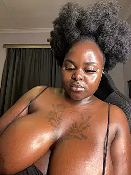 Snapshot of Honeycoco0211 chatting on 06-19-26, 10:58 Honeycoco0211 online show from 06-19-26, 10:58