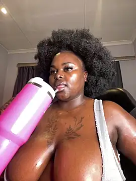 Snapshot of Honeycoco0211 chatting on 06-18-26, 08:03 Honeycoco0211 online show from 06-18-26, 08:03