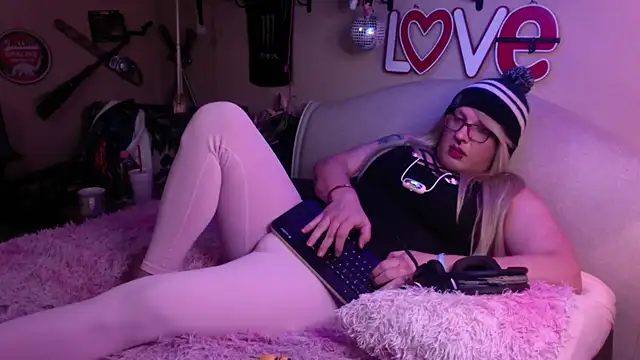 Blakelytgirl online show from 01-21-25, 08:19