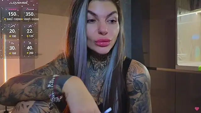 Snapshot of tattooedBabyy chatting on 02-18-25, 07:52 tattooedBabyy online show from 02-18-25, 07:52