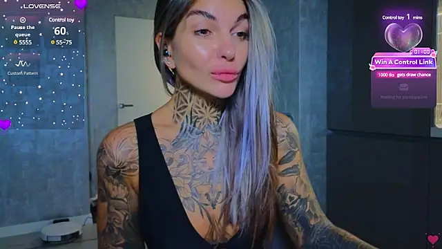 Snapshot of tattooedBabyy chatting on 02-01-25, 02:45 tattooedBabyy online show from 02-01-25, 02:45