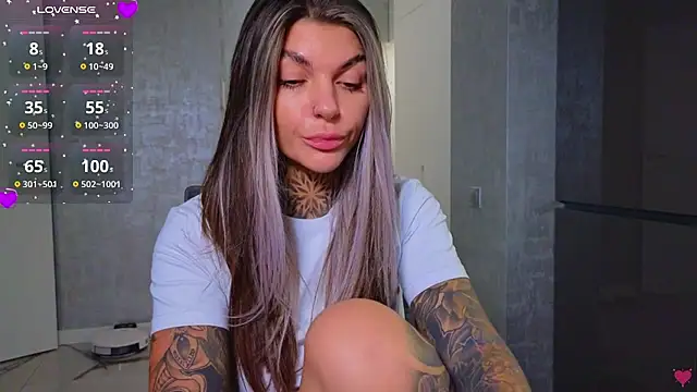 Snapshot of tattooedBabyy chatting on 02-06-25, 10:47 tattooedBabyy online show from 02-06-25, 10:47