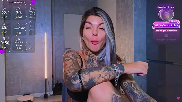 Snapshot of tattooedBabyy chatting on 02-08-25, 01:22 tattooedBabyy online show from 02-08-25, 01:22