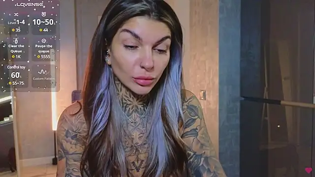Snapshot of tattooedBabyy chatting on 02-11-25, 05:18 tattooedBabyy online show from 02-11-25, 05:18