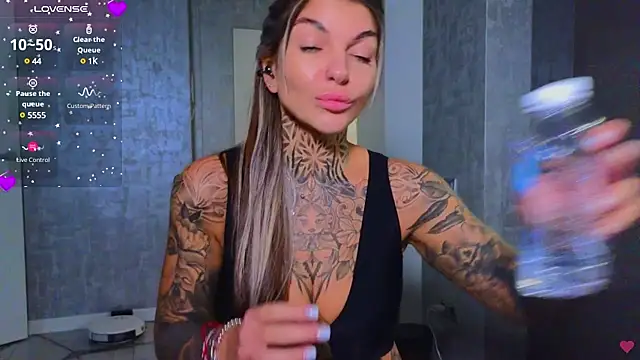 Snapshot of tattooedBabyy chatting on 02-04-25, 01:06 tattooedBabyy online show from 02-04-25, 01:06