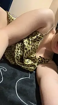 Snapshot of EvaRoss_ chatting on 03-21-25, 08:08 EvaRoss online show from 03-21-25, 08:08