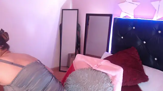 camila delarosa online show from 10-23-25, 04:38