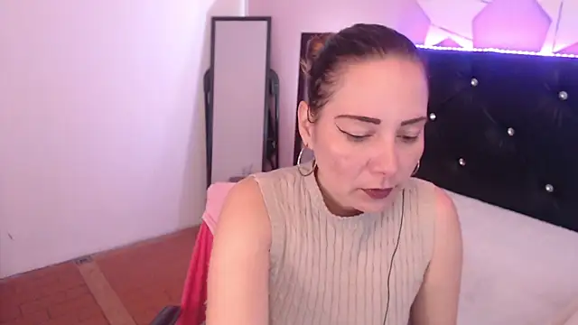 camila delarosa online show from 10-24-25, 04:06