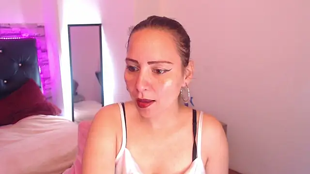 camila delarosa online show from 09-19-25, 04:22