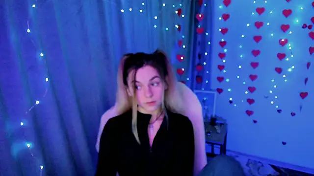 Snapshot of Sweet_me_ chatting on 03-04-26, 05:21 Sweet me online show from 03-04-26, 05:21