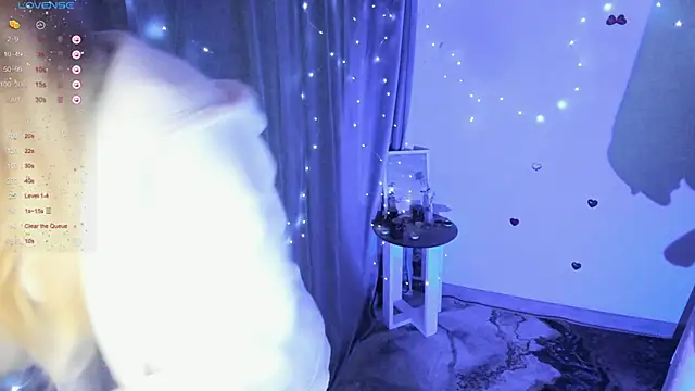 Sweet me  online show from 11-18-25, 06:39