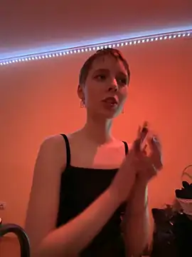 Snapshot of Crayzy_Luv chatting on 02-19-25, 03:49 Crayzy Luv online show from 02-19-25, 03:49