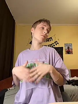 Snapshot of Crayzy_Luv chatting on 03-10-25, 09:51 Crayzy Luv online show from 03-10-25, 09:51