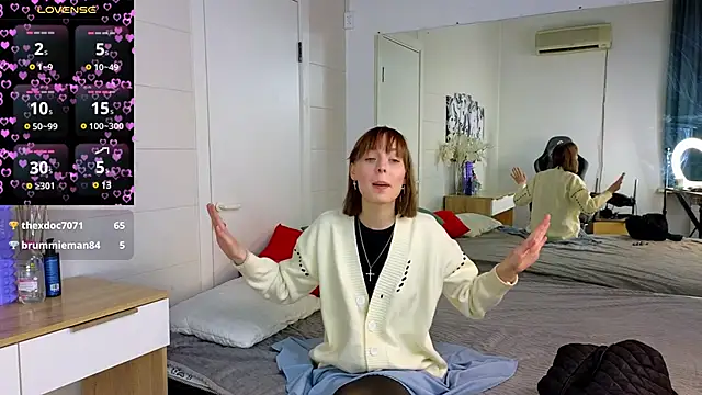 Snapshot of Crayzy_Luv chatting on 12-14-24, 01:38 Crayzy Luv online show from 12-14-24, 01:38