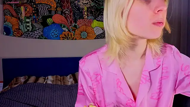 Crayzy Luv online show from 04-21-26, 12:56