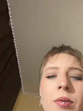 Snapshot of Crayzy_Luv chatting on 03-06-25, 08:27 Crayzy Luv online show from 03-06-25, 08:27