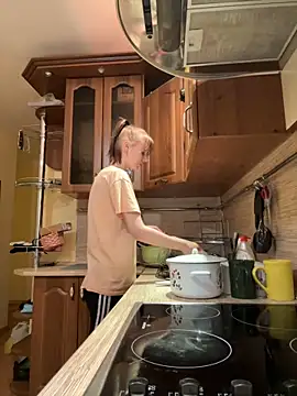 Snapshot of Crayzy_Luv chatting on 02-10-25, 01:22 Crayzy Luv online show from 02-10-25, 01:22