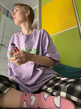 Snapshot of Crayzy_Luv chatting on 03-19-25, 09:48 Crayzy Luv online show from 03-19-25, 09:48