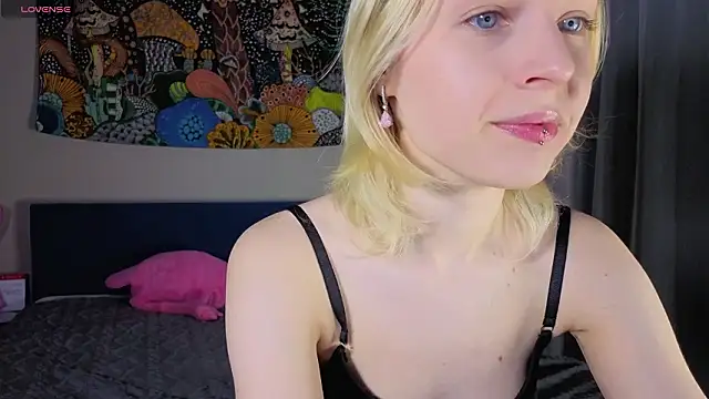 Snapshot of Crayzy_Luv chatting on 03-15-26, 04:25 Crayzy Luv online show from 03-15-26, 04:25